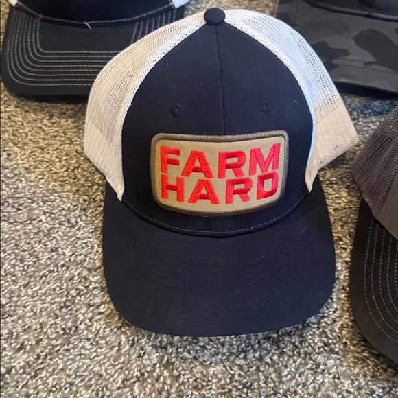 Assorted Baseball Caps Collection - Picture 2 of 6